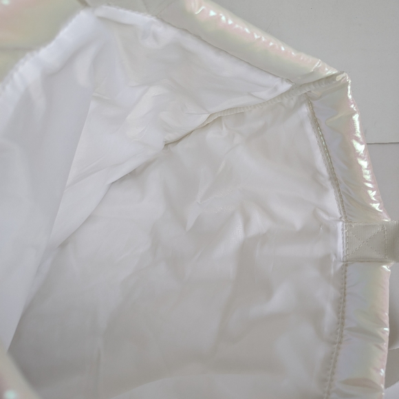 Bath & Body Puffer Iridescent Tote Bag NEW🥰 LARGE - Picture 8 of 10